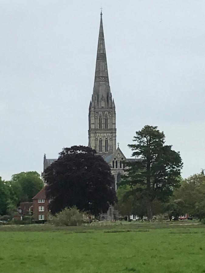 A Wonderful Place In The Hub Of The City, Yet On The Edge Of The Countryside Salisbury Exterior photo